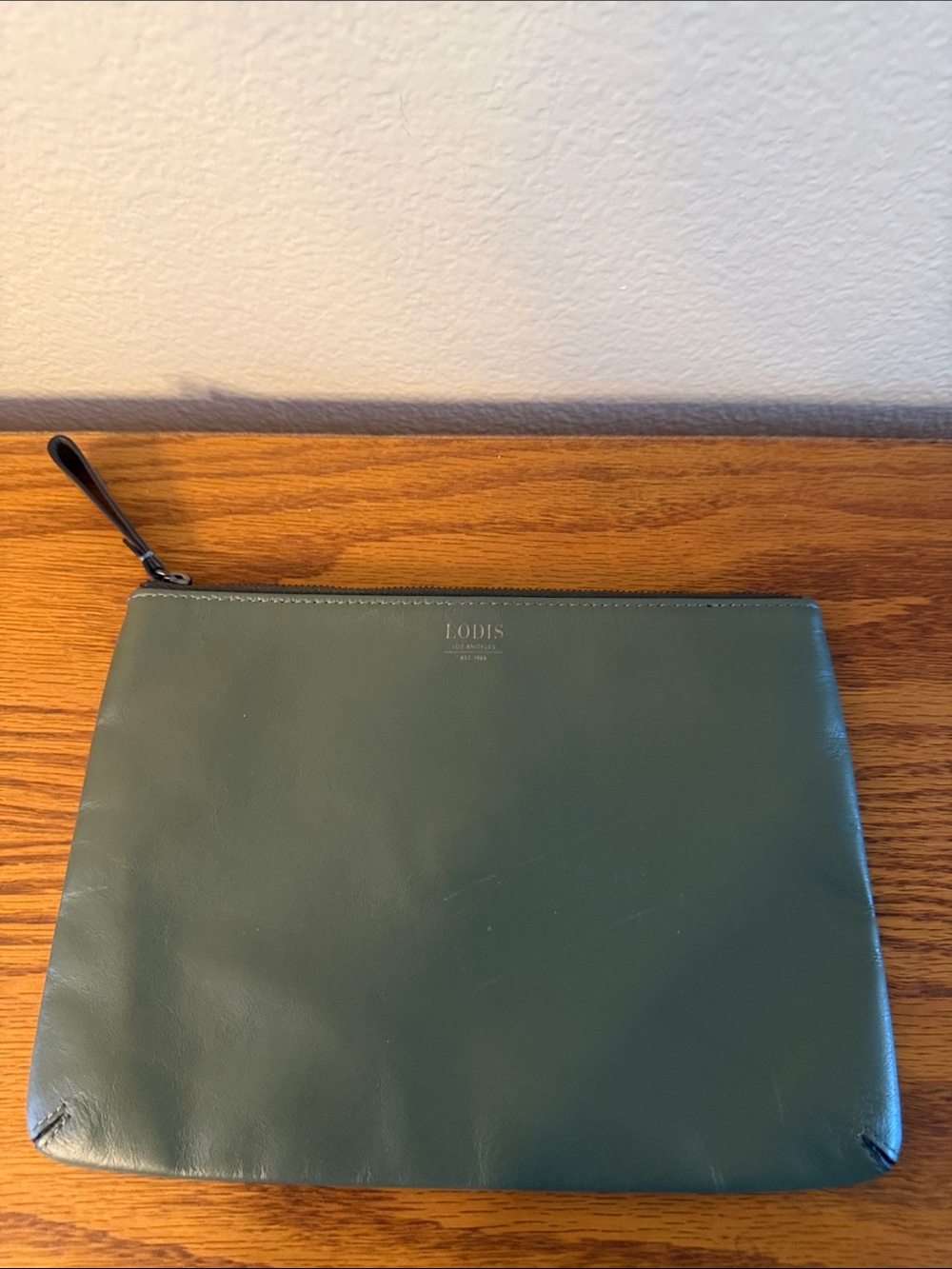 Lodi’s green leather RFIDPouch